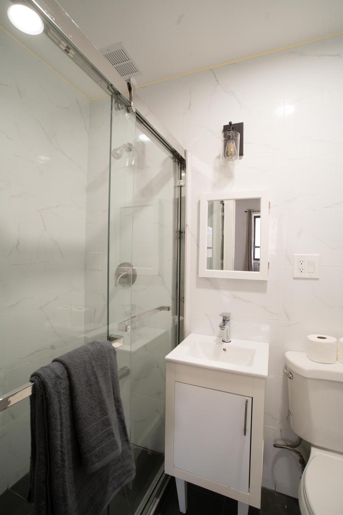Location In Nyc! 1bd Steps From Park * New York